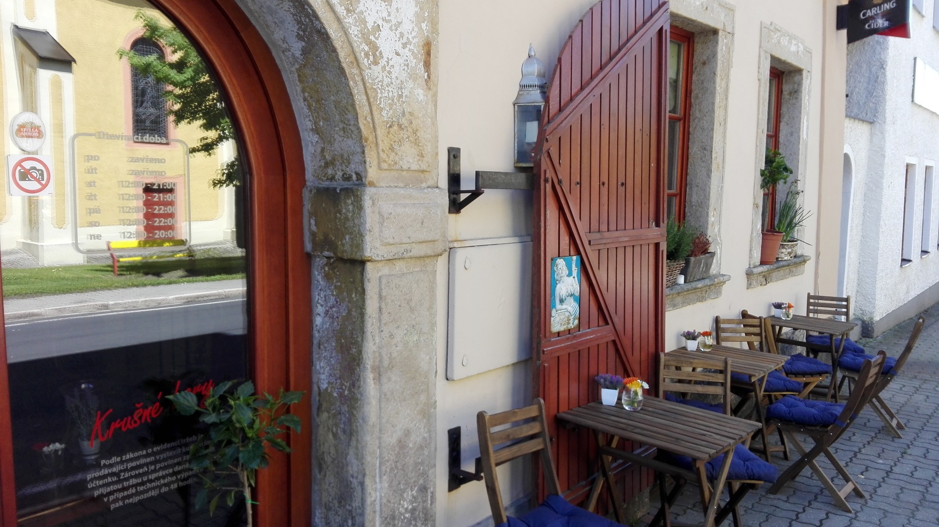 Detail vstupu do restaurantu